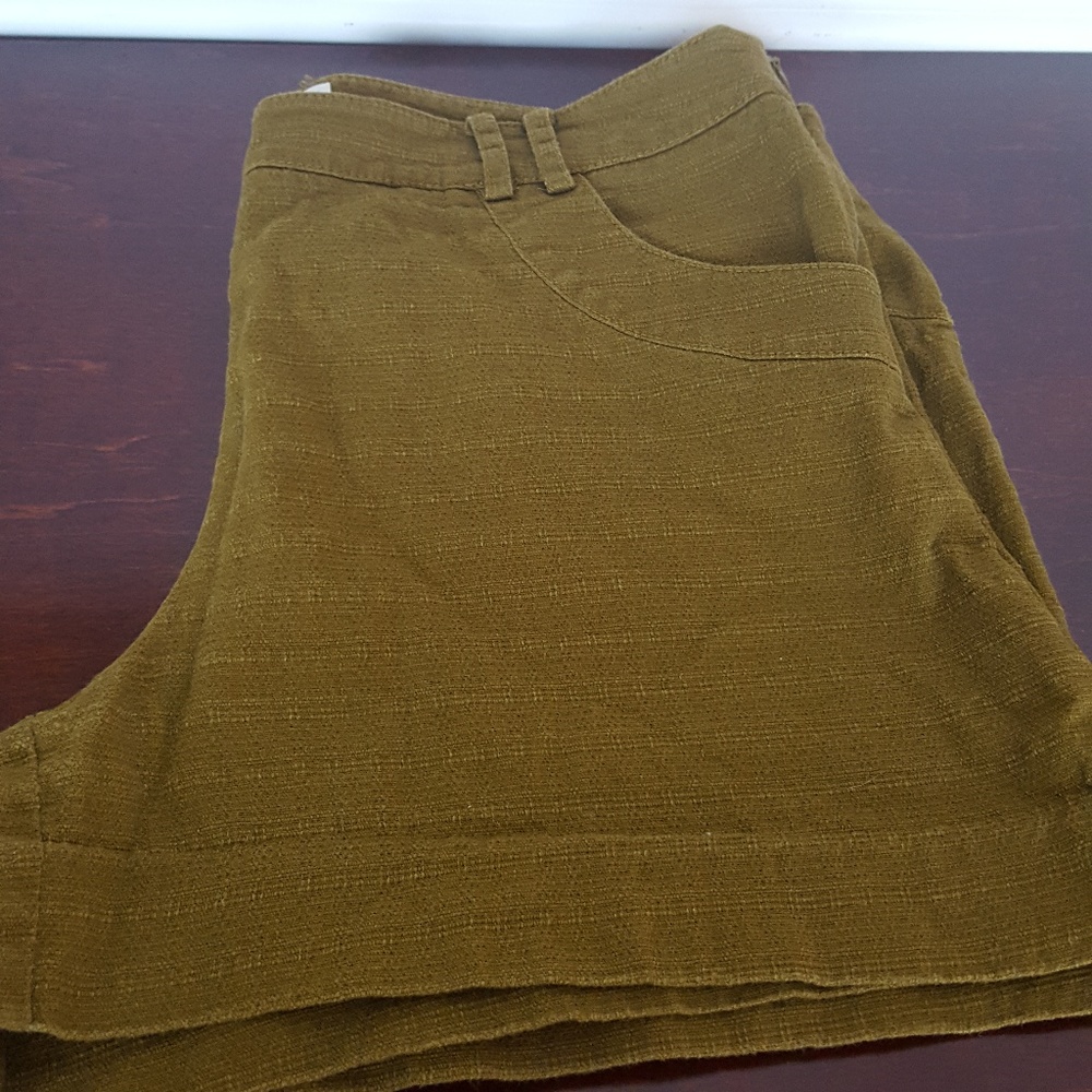 Anthropologie Elevenses Olive Trouser Shorts 12
